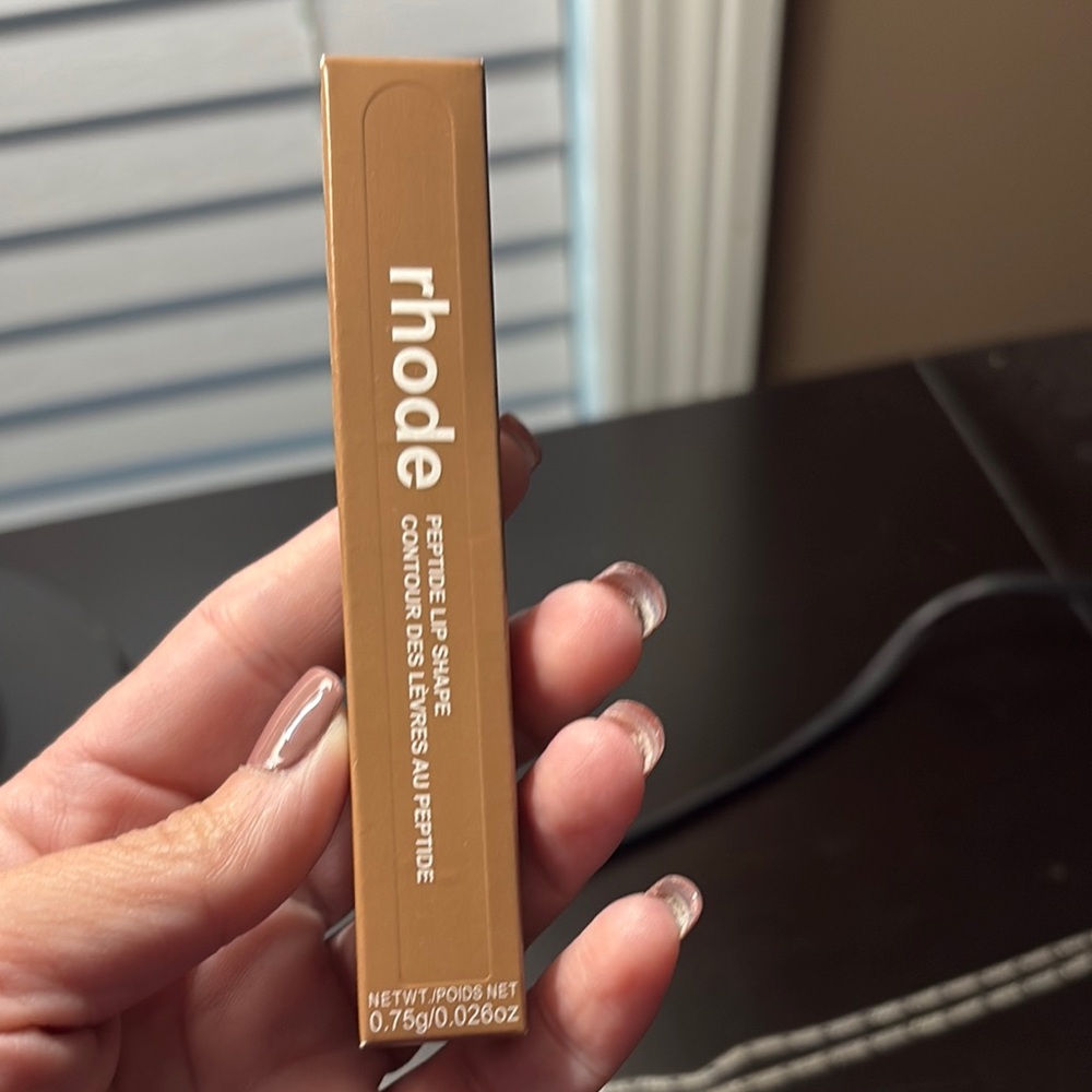 Rhode lip liner in bend